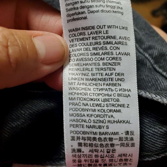 Vintage Levi’s Silver Tab Mom Shorts Black Denim Shorts 100% Cotton Size 32 - Picture 8 of 9